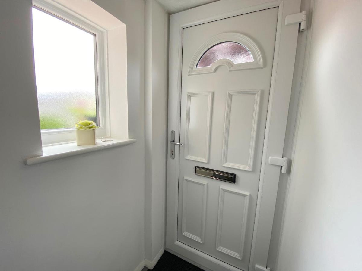 2 Bedroom Private House Near Bedford Town And Train Station Exterior photo