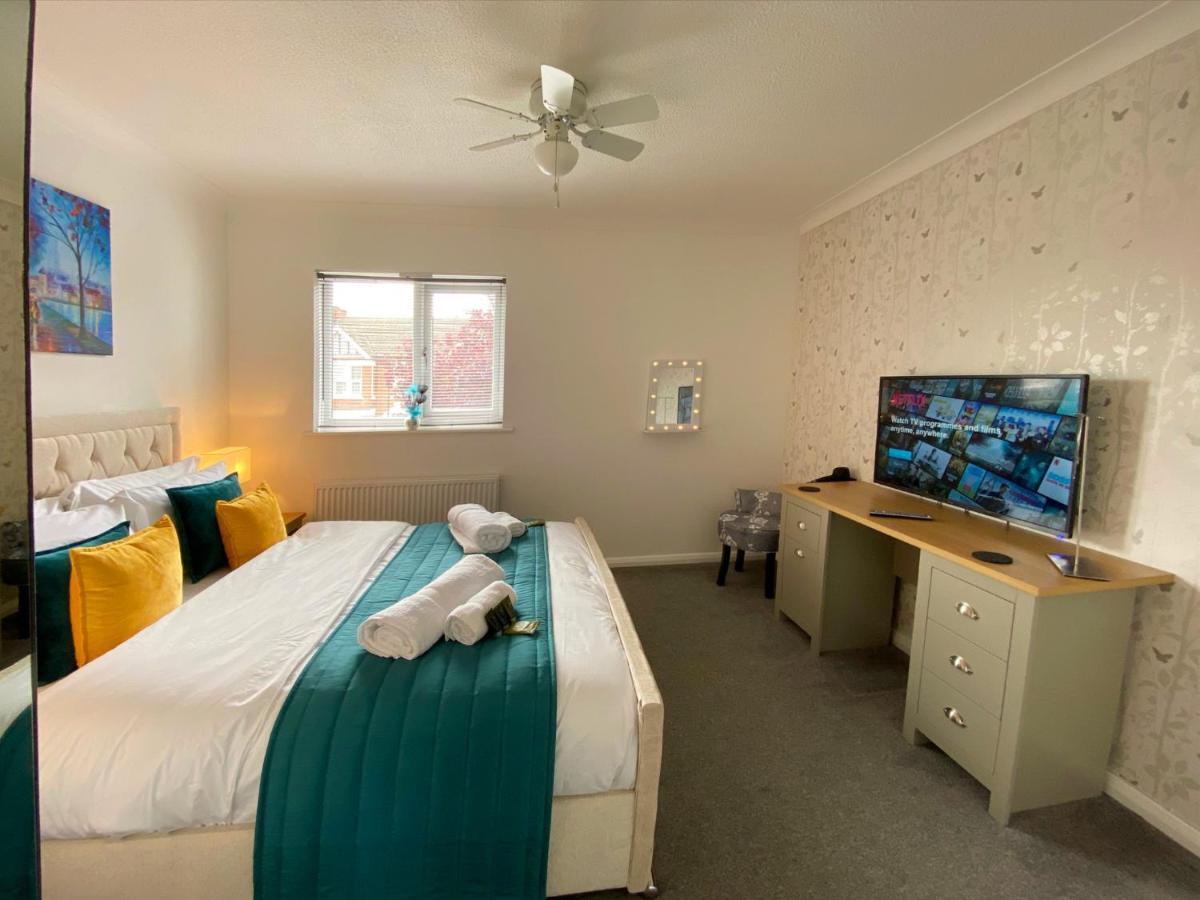 2 Bedroom Private House Near Bedford Town And Train Station Exterior photo