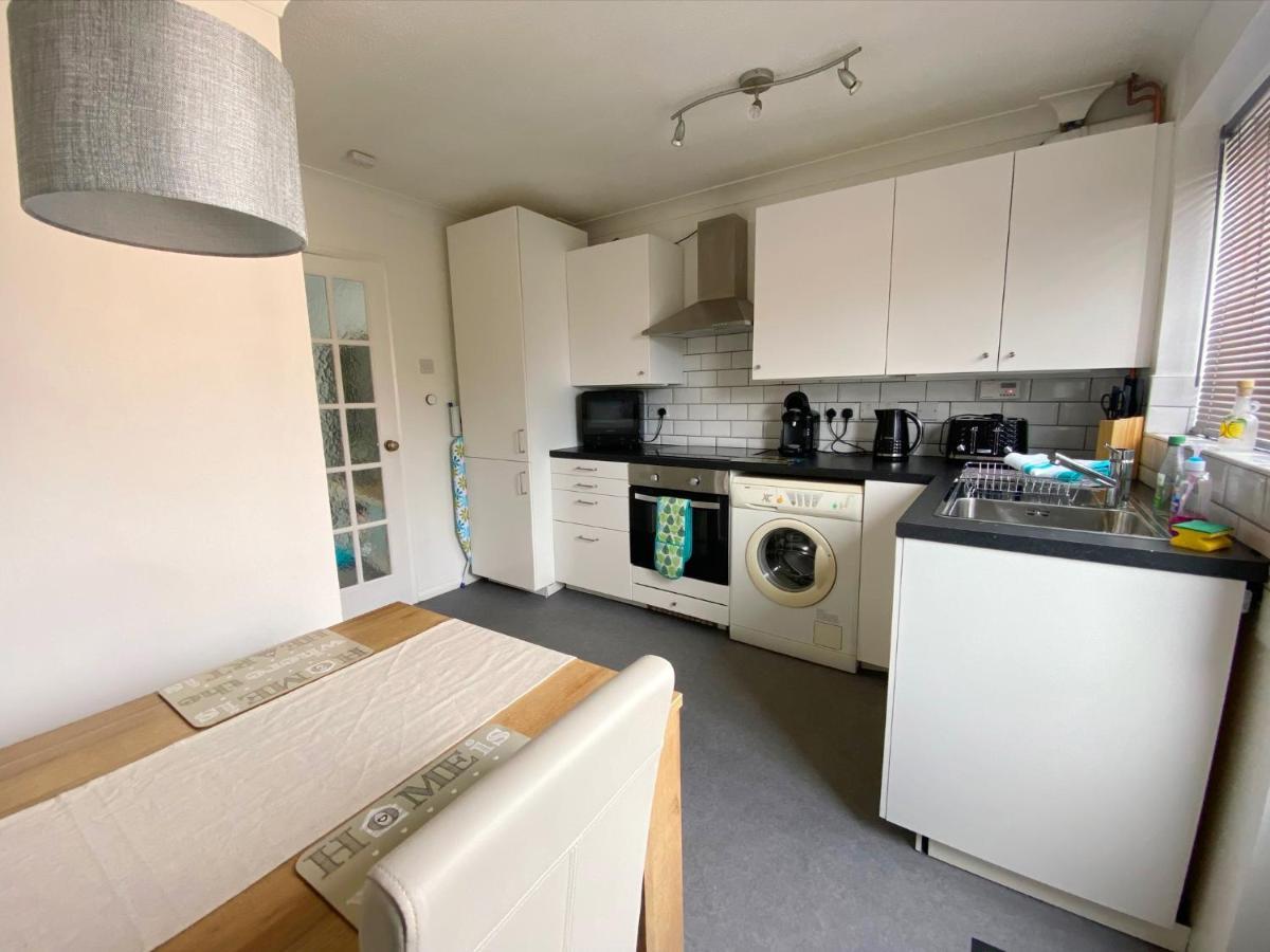 2 Bedroom Private House Near Bedford Town And Train Station Exterior photo
