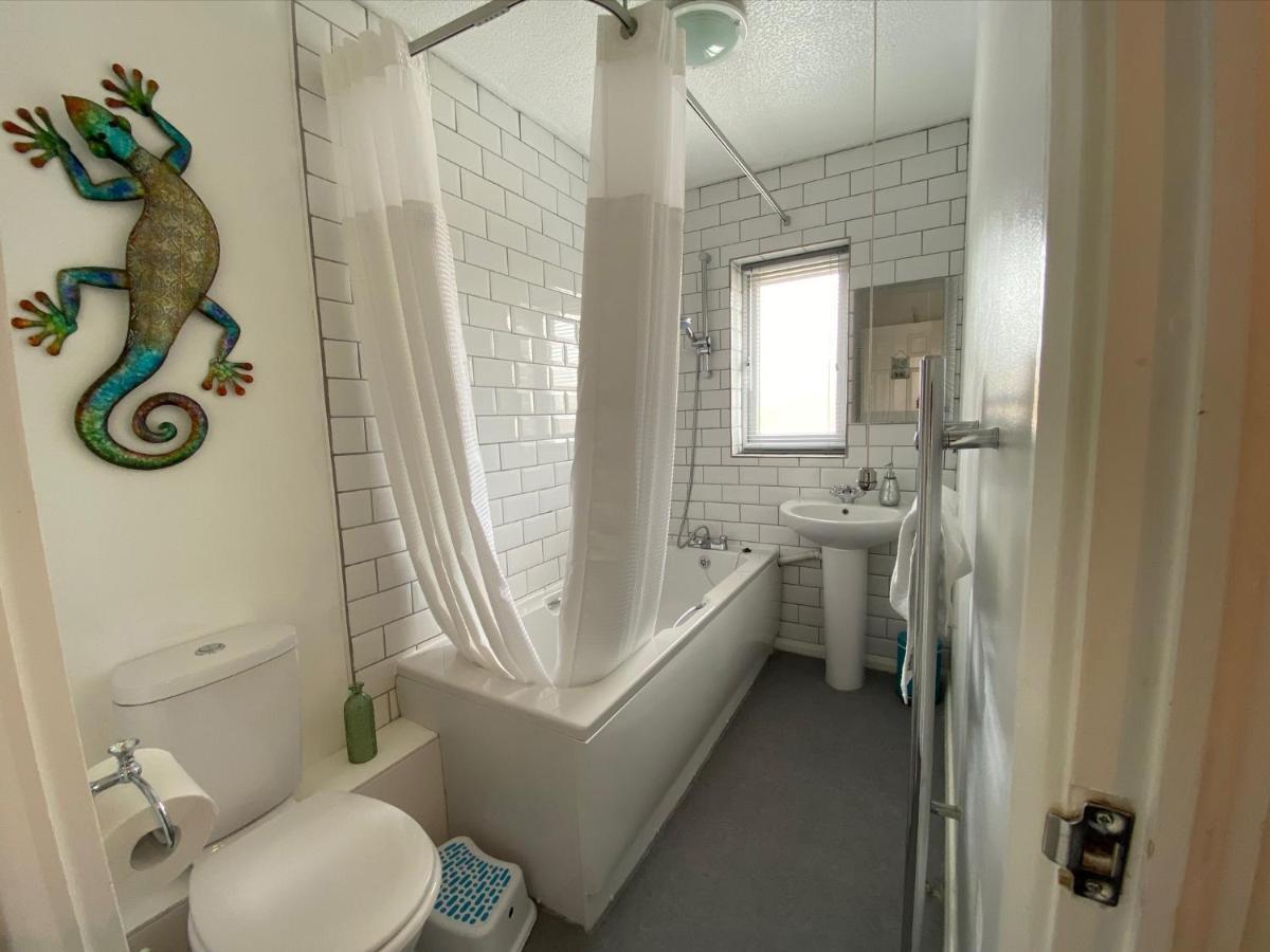 2 Bedroom Private House Near Bedford Town And Train Station Exterior photo