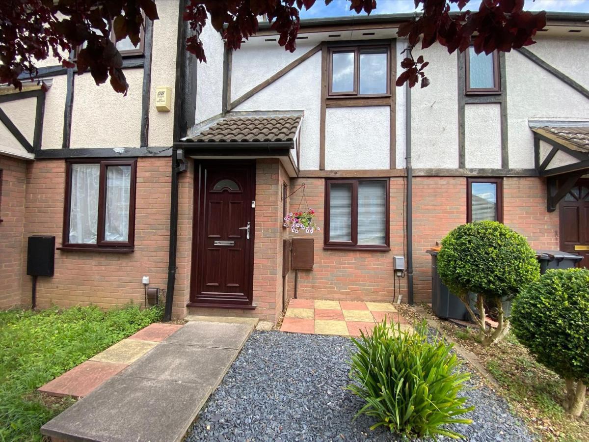 2 Bedroom Private House Near Bedford Town And Train Station Exterior photo