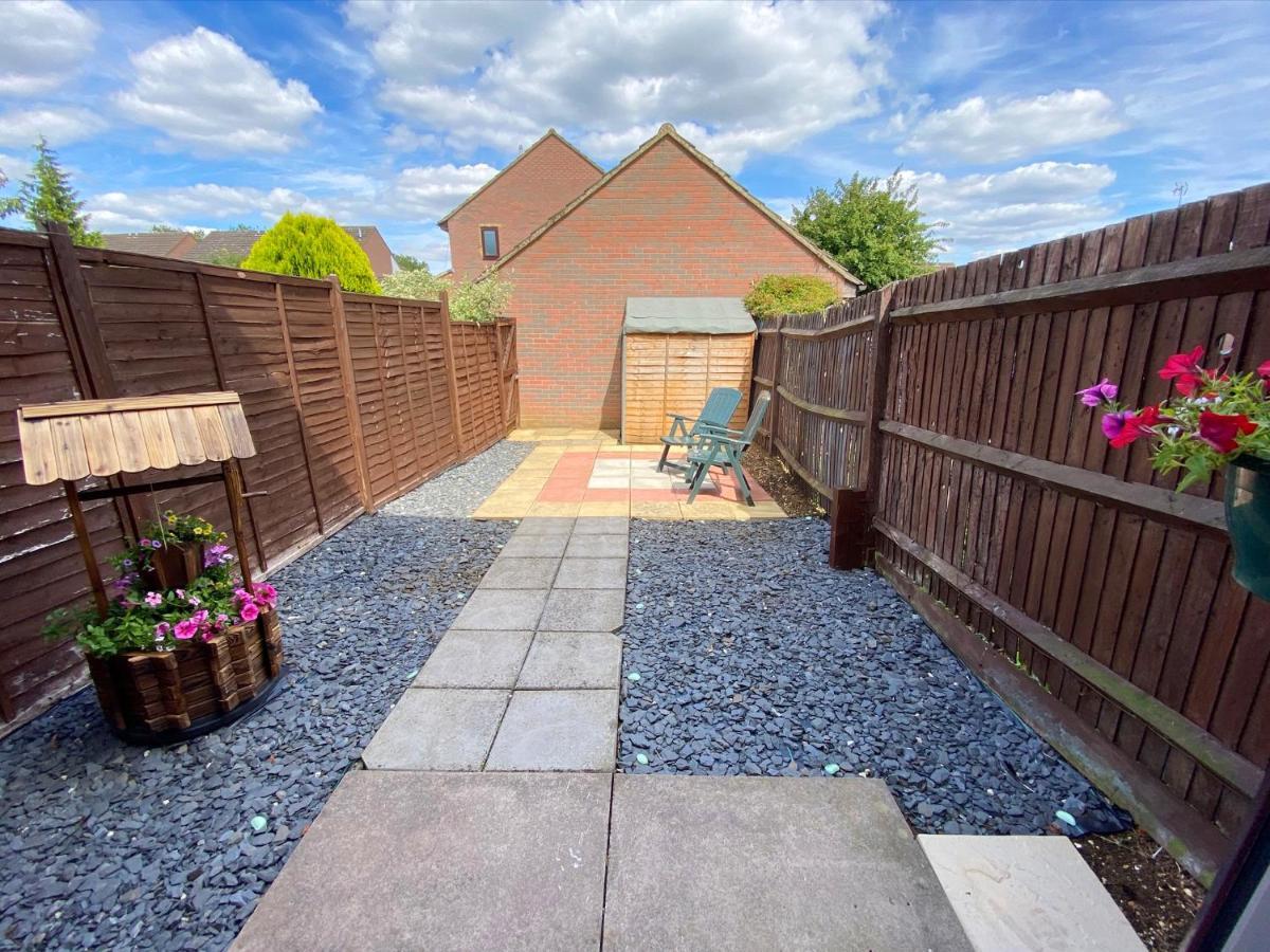2 Bedroom Private House Near Bedford Town And Train Station Exterior photo